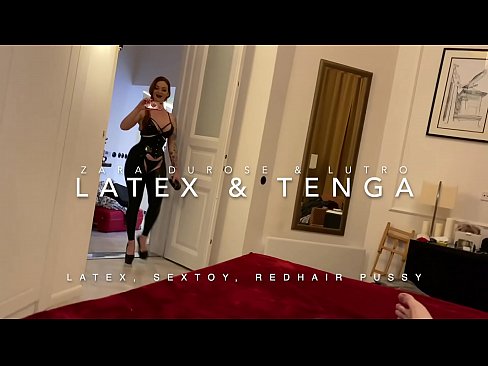 ❤️ Dada wa kambo mwenye kichwa chekundu akiwa amevalia vazi la latex alilobanwa na kaka wa kambo Ponografia kali ❌️❤